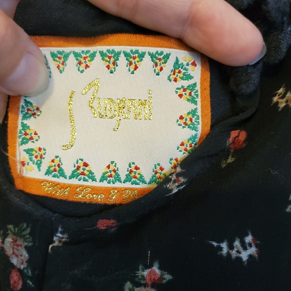 Beautiful blouse - Picture 3 of 6